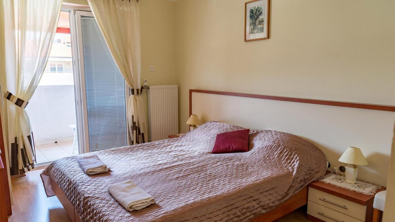 Pag Marina Rooms & Apartment Bagian luar foto