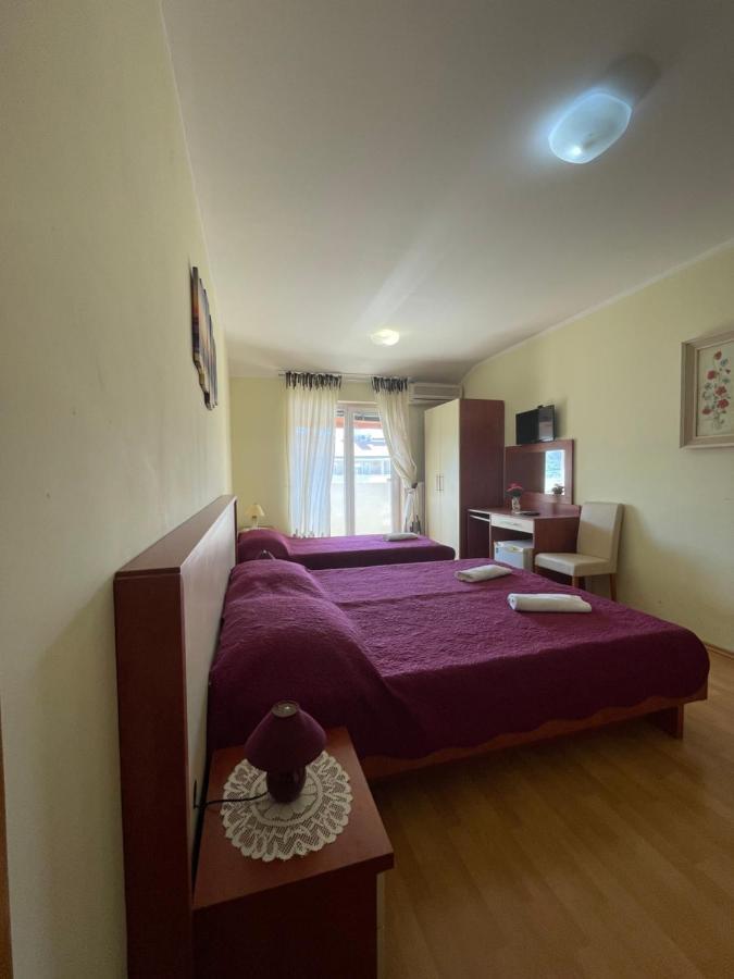 Pag Marina Rooms & Apartment Bagian luar foto