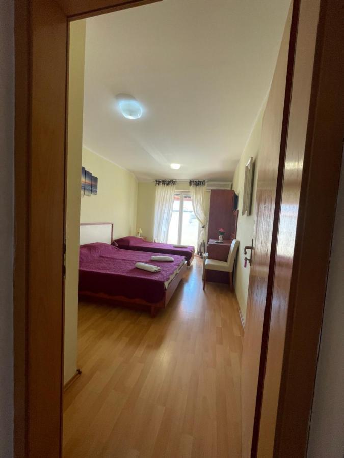 Pag Marina Rooms & Apartment Bagian luar foto