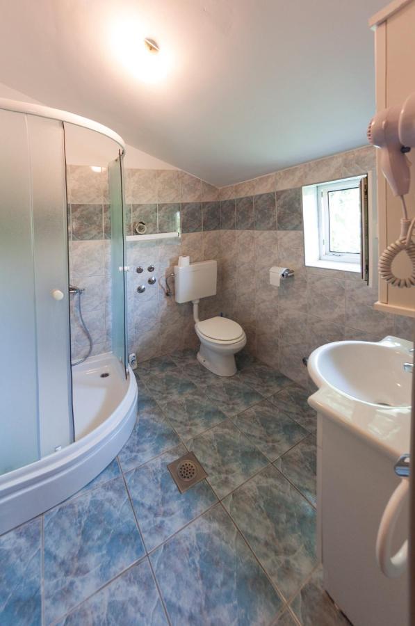 Pag Marina Rooms & Apartment Bagian luar foto