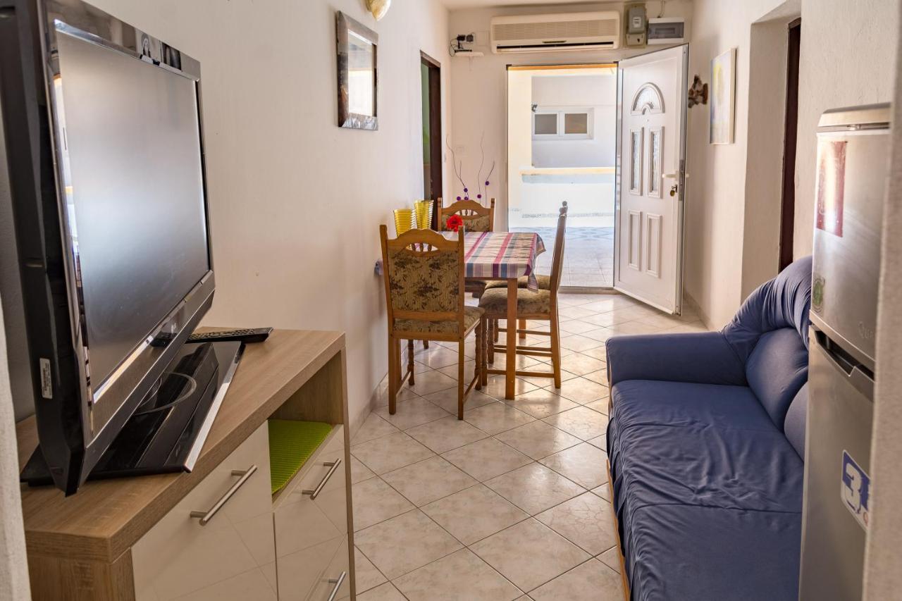 Pag Marina Rooms & Apartment Bagian luar foto
