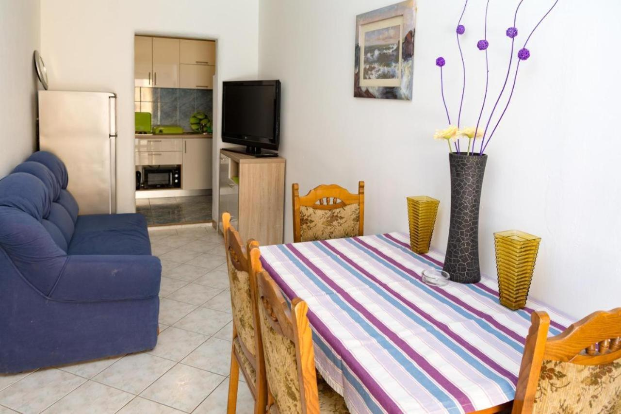 Pag Marina Rooms & Apartment Bagian luar foto