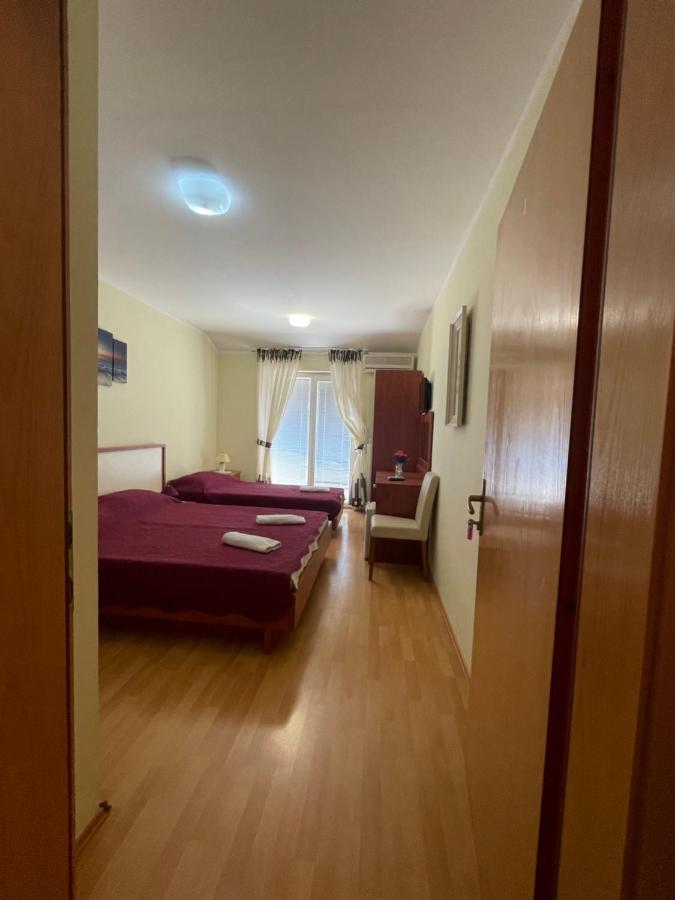 Pag Marina Rooms & Apartment Bagian luar foto