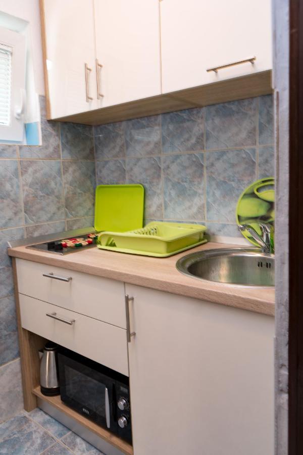 Pag Marina Rooms & Apartment Bagian luar foto