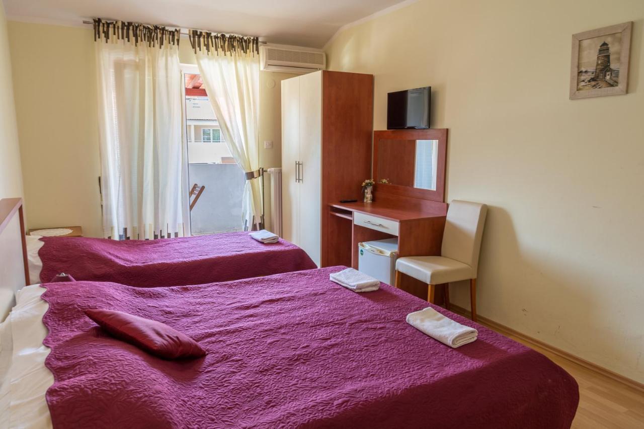 Pag Marina Rooms & Apartment Bagian luar foto