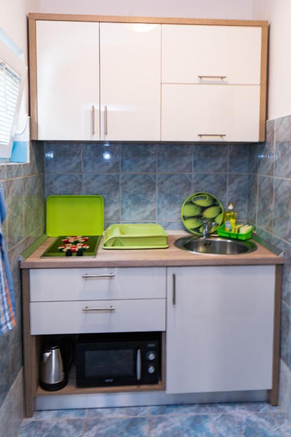 Pag Marina Rooms & Apartment Bagian luar foto
